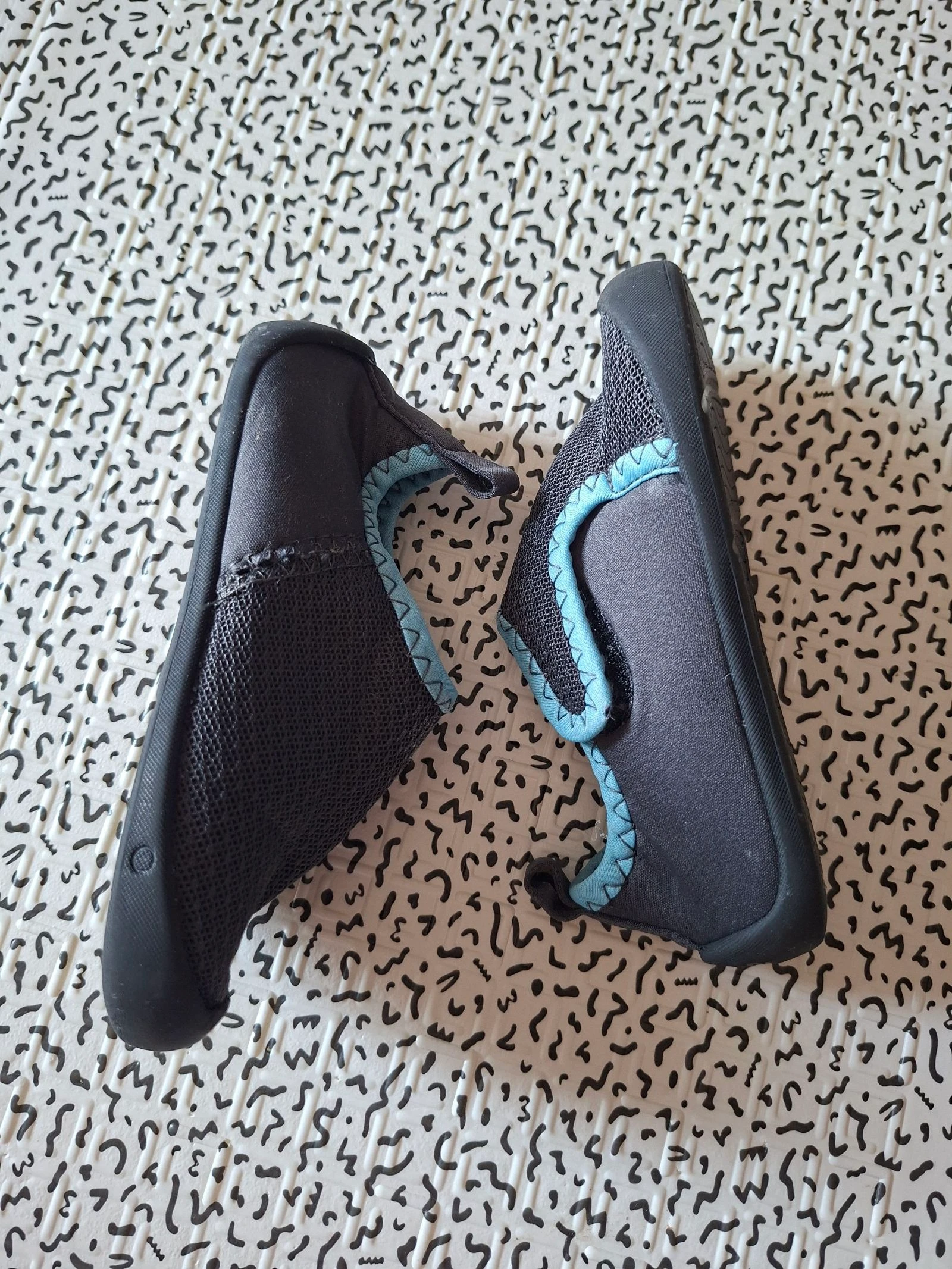 Chaussons aquatiques Decathlon T25 gris/bleu – École, crèche, piscine – photo 3